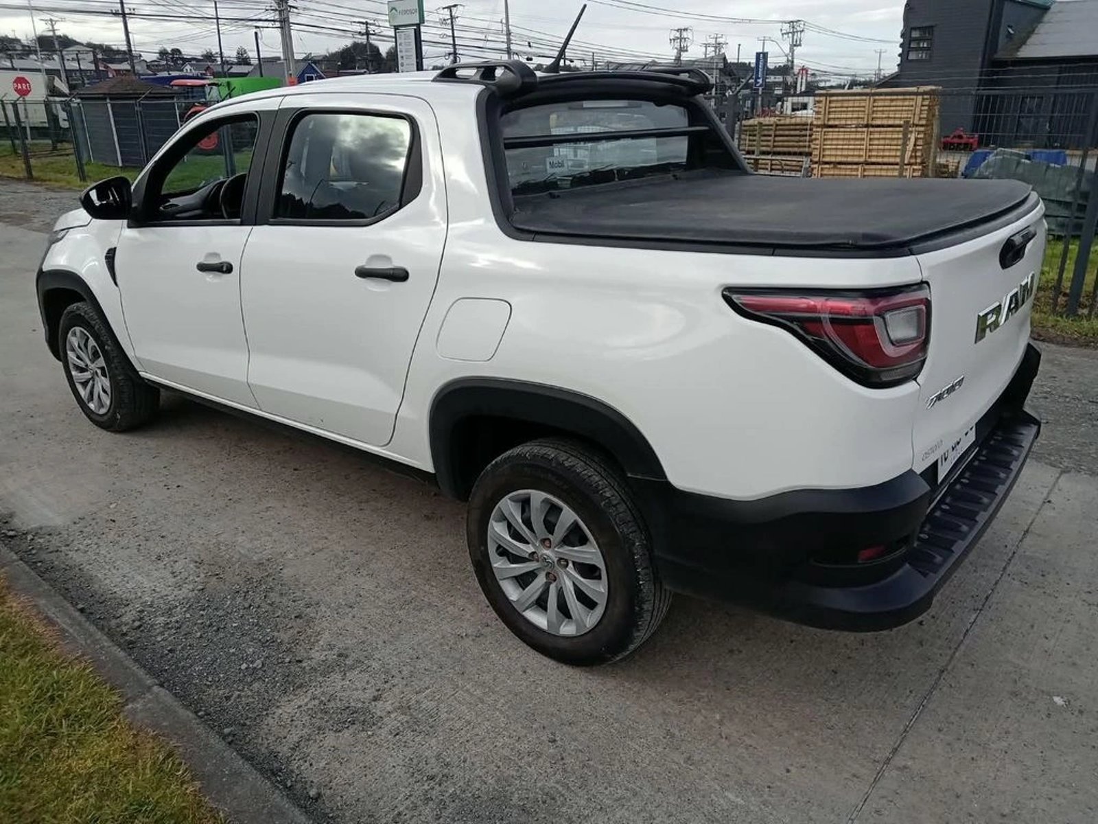 RAM 700 SLT CD 1.4 2024 - Foto 4 de 8