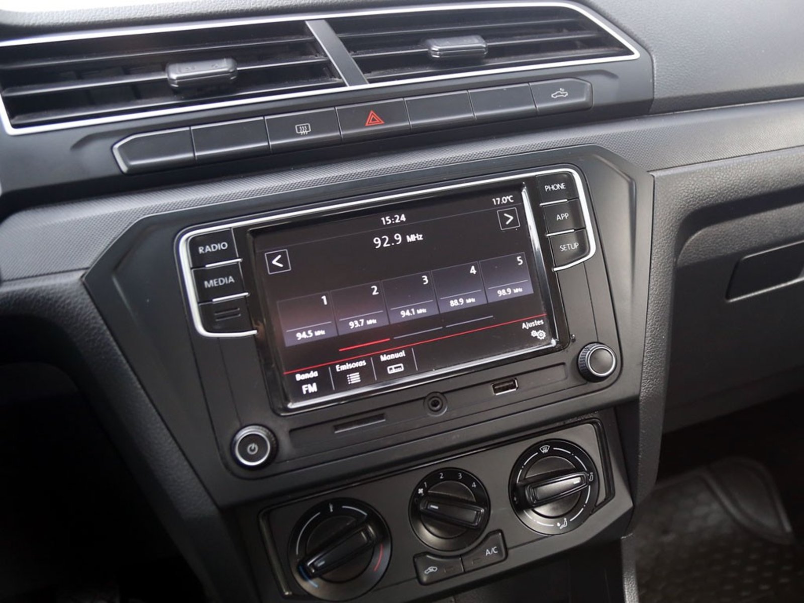 VOLKSWAGEN SAVEIRO CAB EXT 1.6 MT 2021 - Imagen 14 de 20