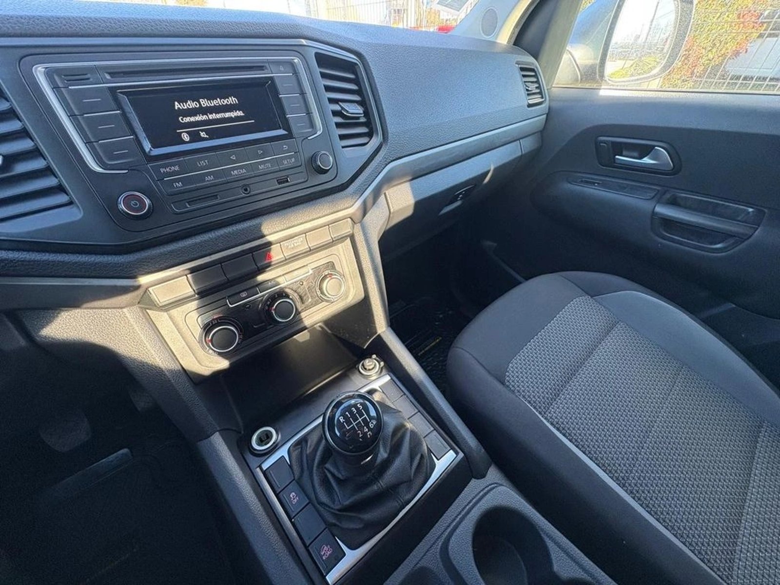 VOLKSWAGEN AMAROK TRENDLINE 4X2 MT 2023 - Imagen 9 de 12