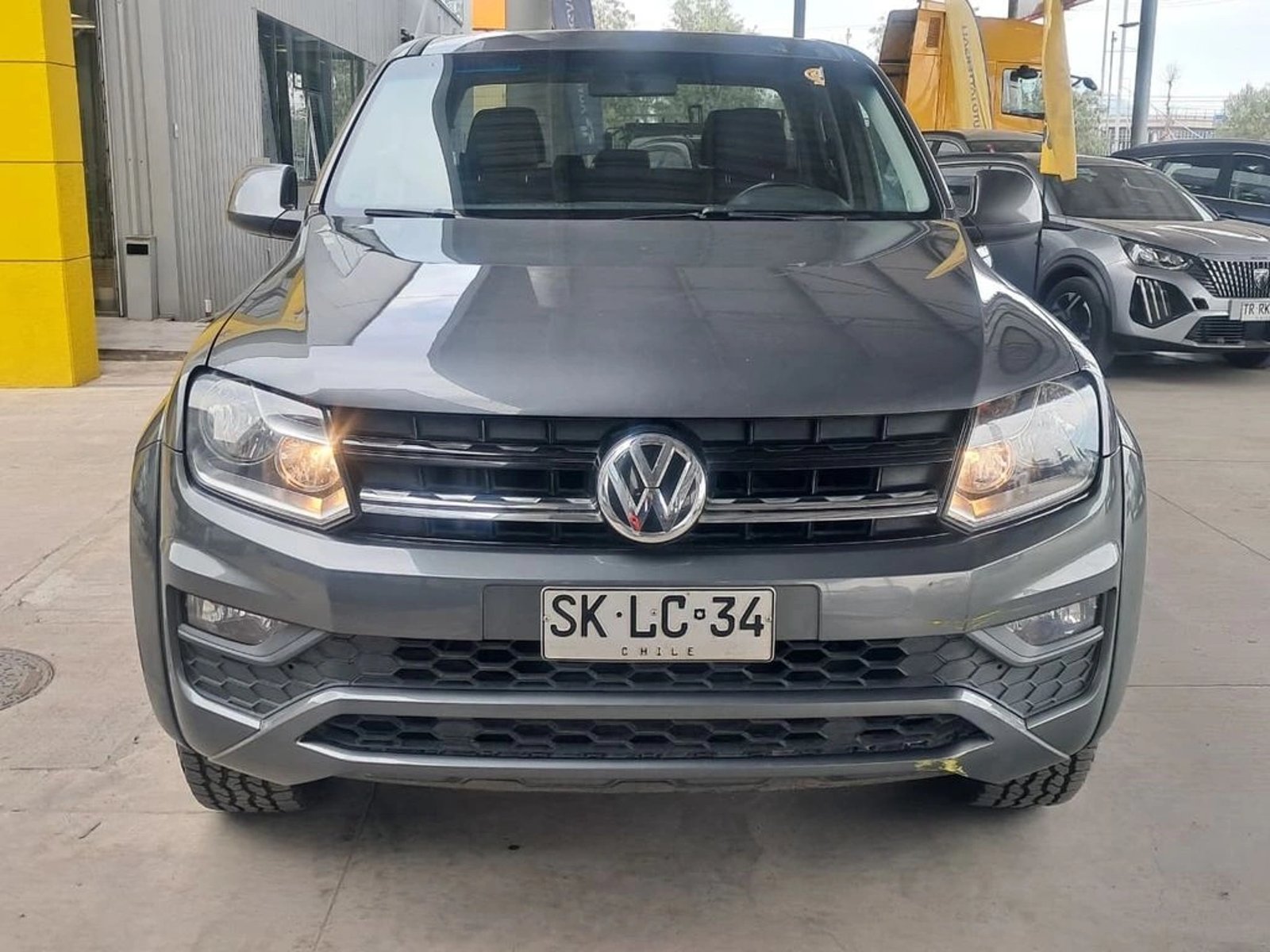 Volkswagen AMAROK TRENDLINE 2.0 4x2 MT 2023 - Foto 3 de 20