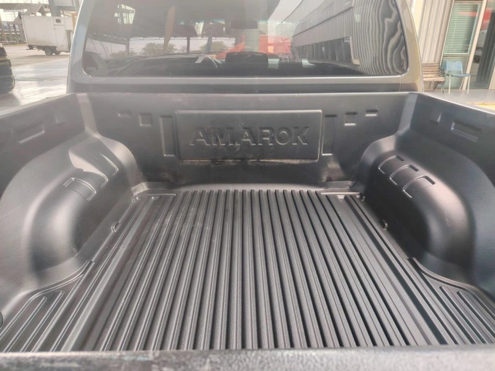 Volkswagen AMAROK 2.0 TRENDLINE DIESEL DOB. CAB. 4X2 MT 4P 2023 - Imagen 9 de 16