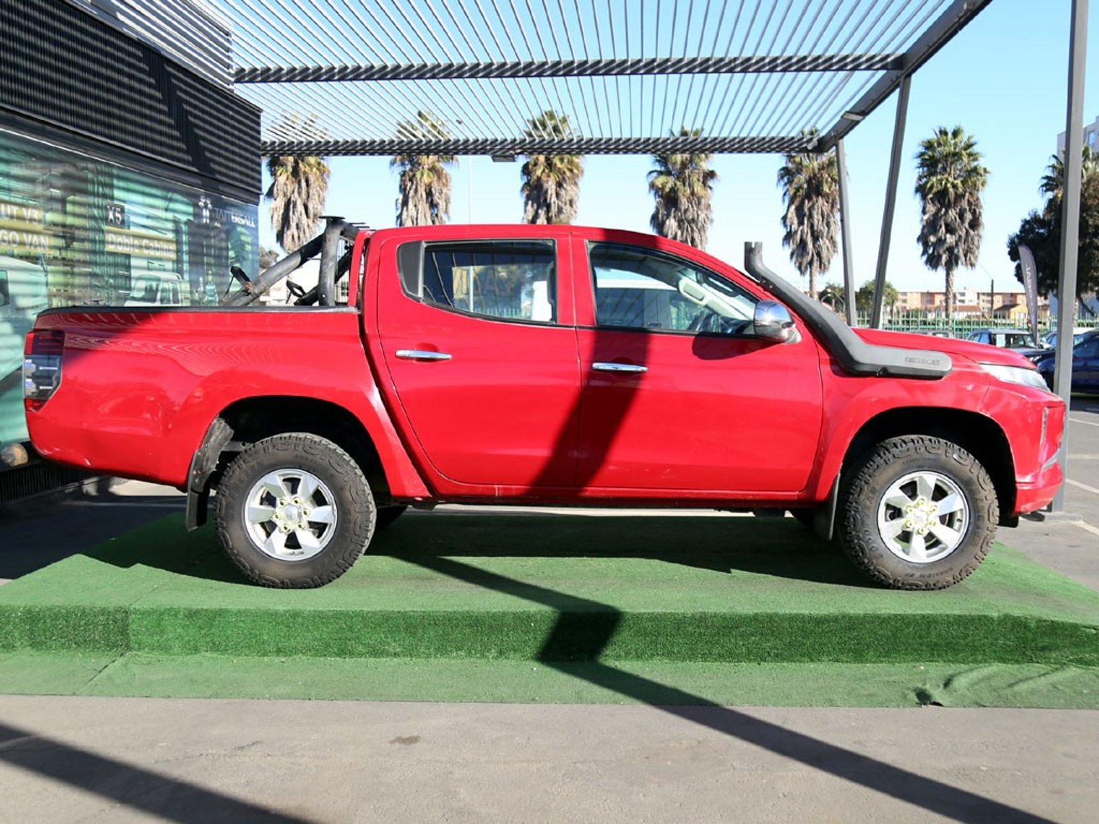 Mitsubishi L200 KATANA 2.4 4x4 MT 2023 - Foto 4 de 20