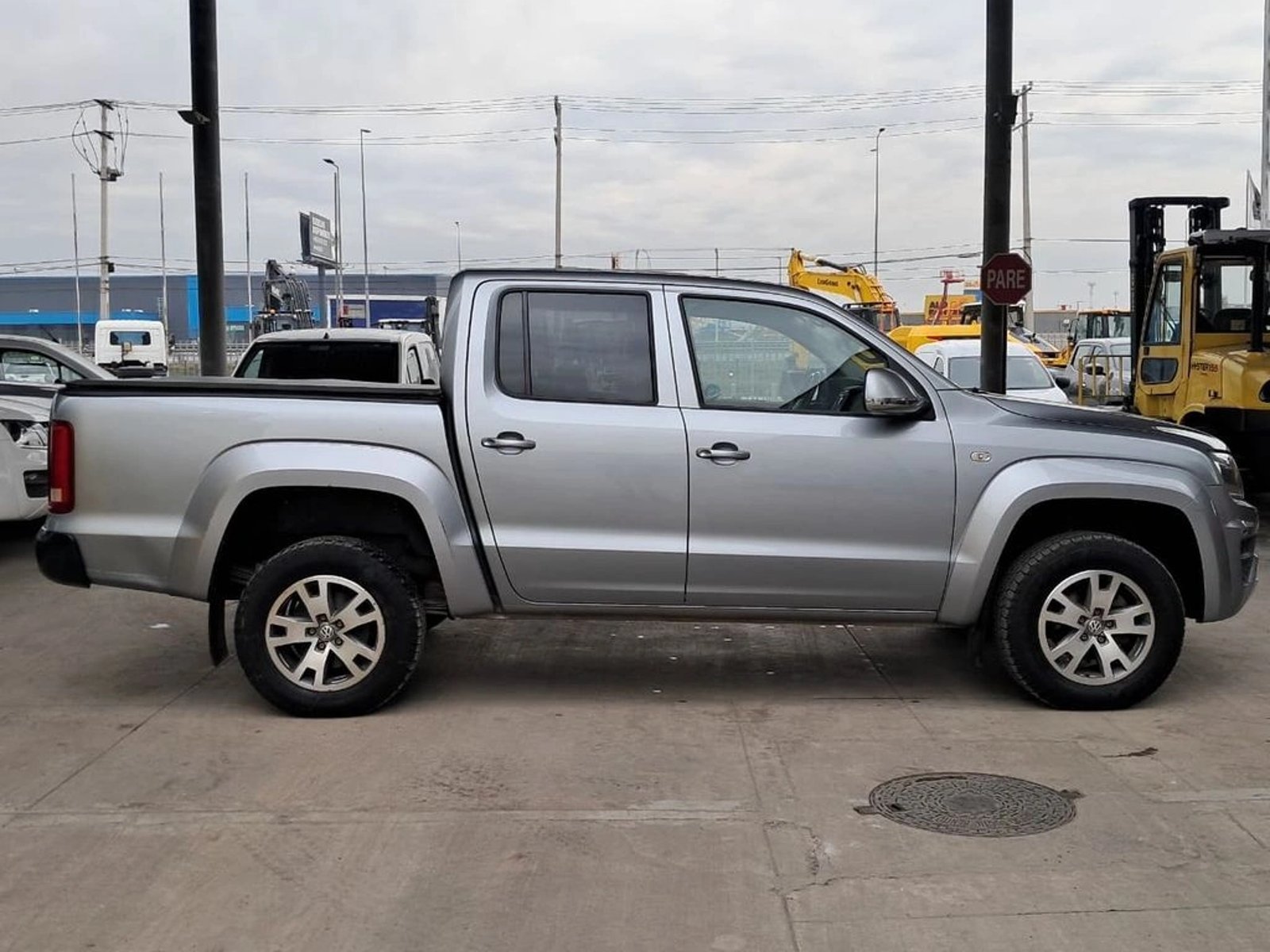 Volkswagen AMAROK COMFORTLINE 4X4 DC AT 2023 - Imagen 6 de 20