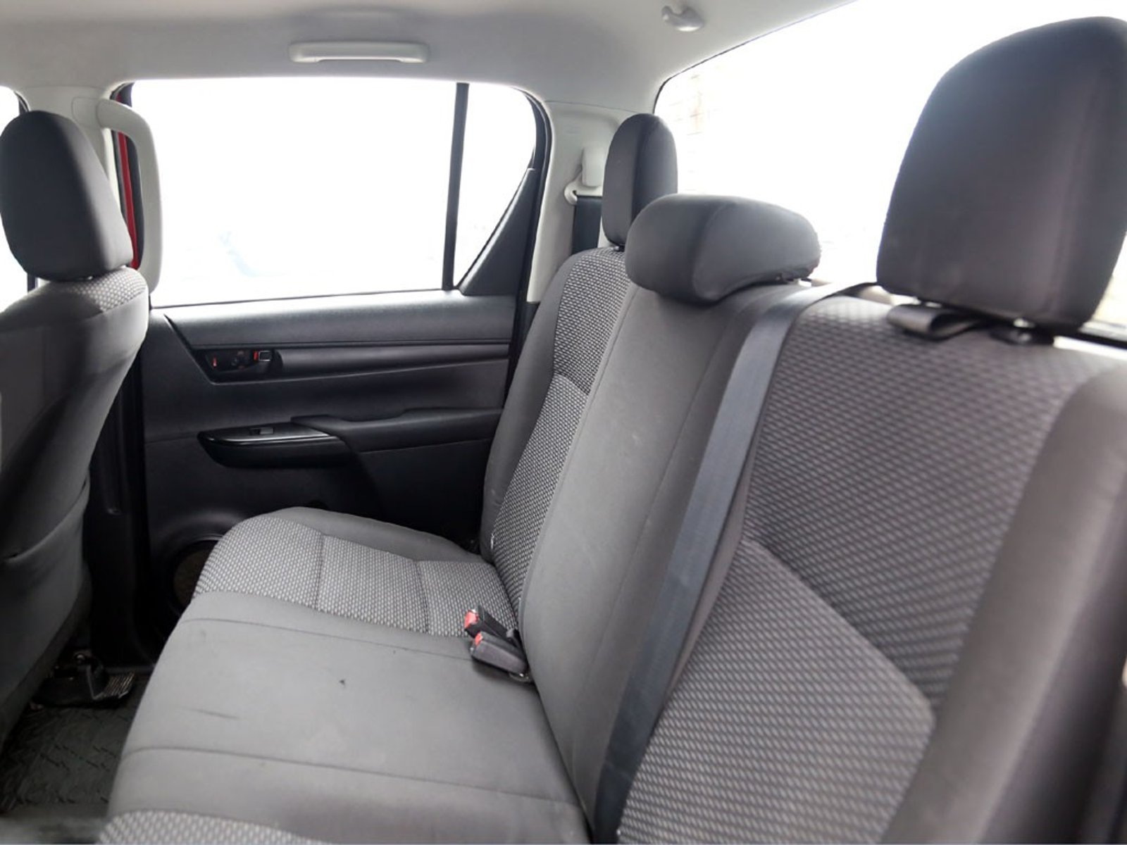 Toyota HILUX 2.4 4X4 MT 2022 - Imagen 18 de 19
