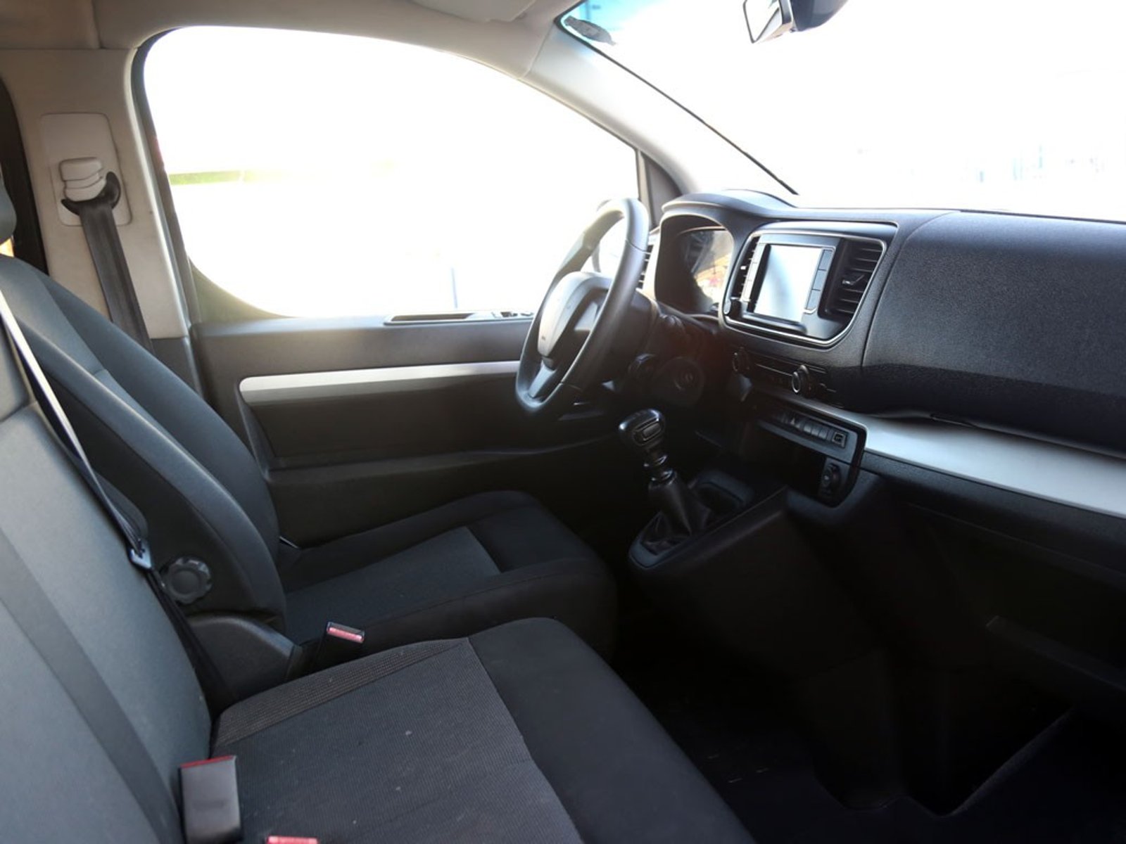 Peugeot TRAVELLER L3 BLUE HDI 180 2.0 2022 - Imagen 16 de 20