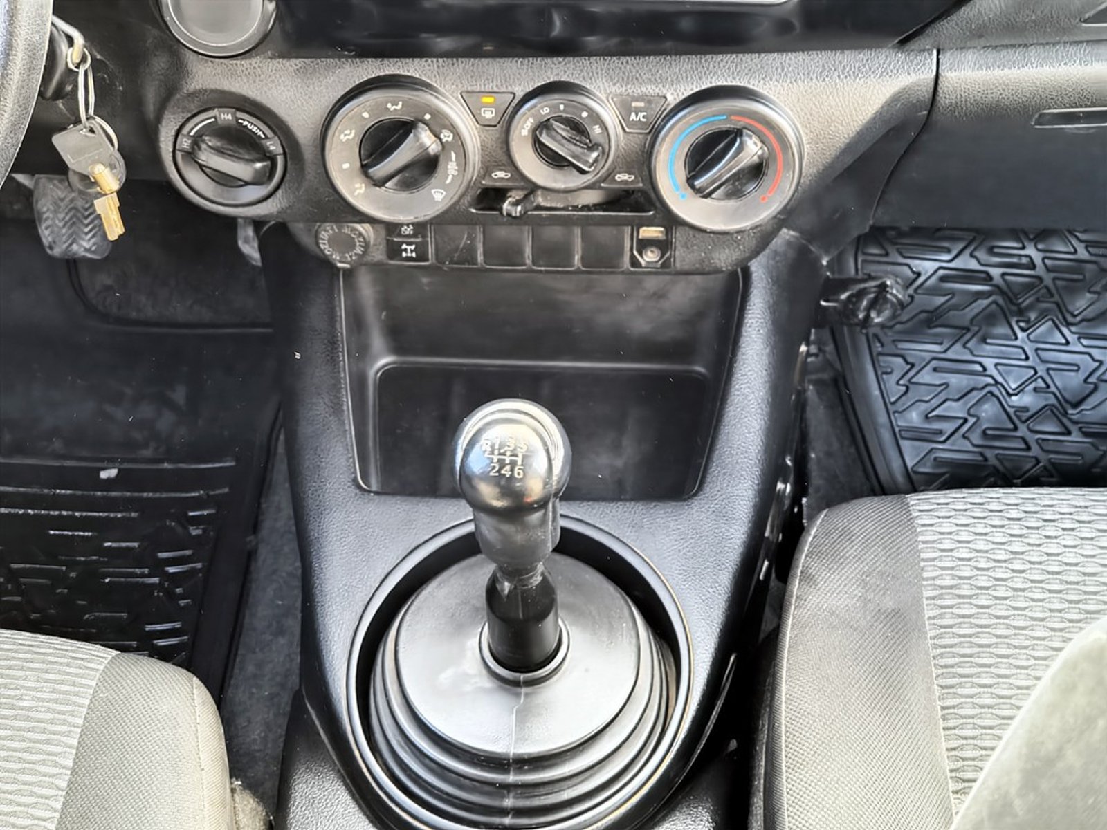 Toyota HILUX TSS 2.4 DIESEL 4X4 T/M 2022 - Imagen 17 de 20