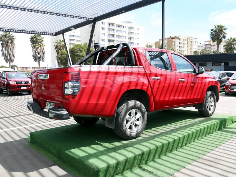 Mitsubishi L200 KATANA 2.4 4x4 MT 2023 - Imagen 5 de 20