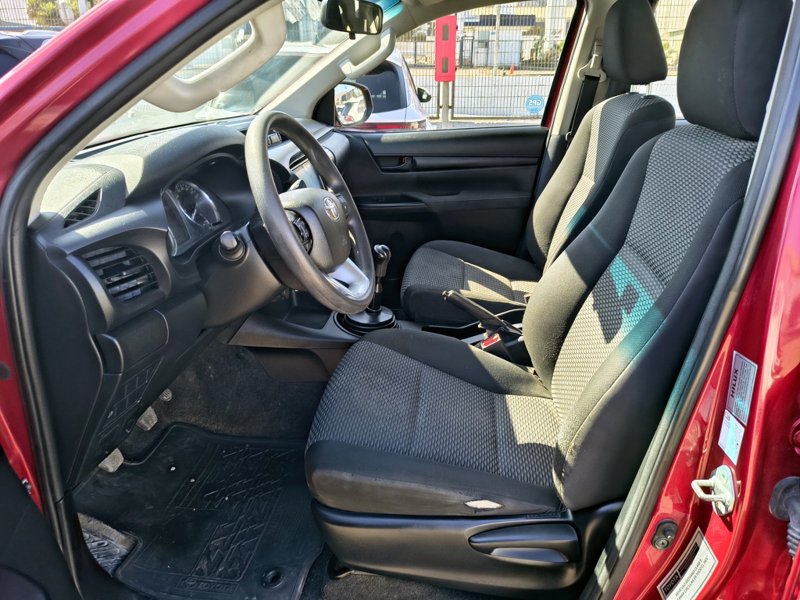 Toyota HILUX 2.4 Diesel 4x4 T/M 2024 - Imagen 10 de 20