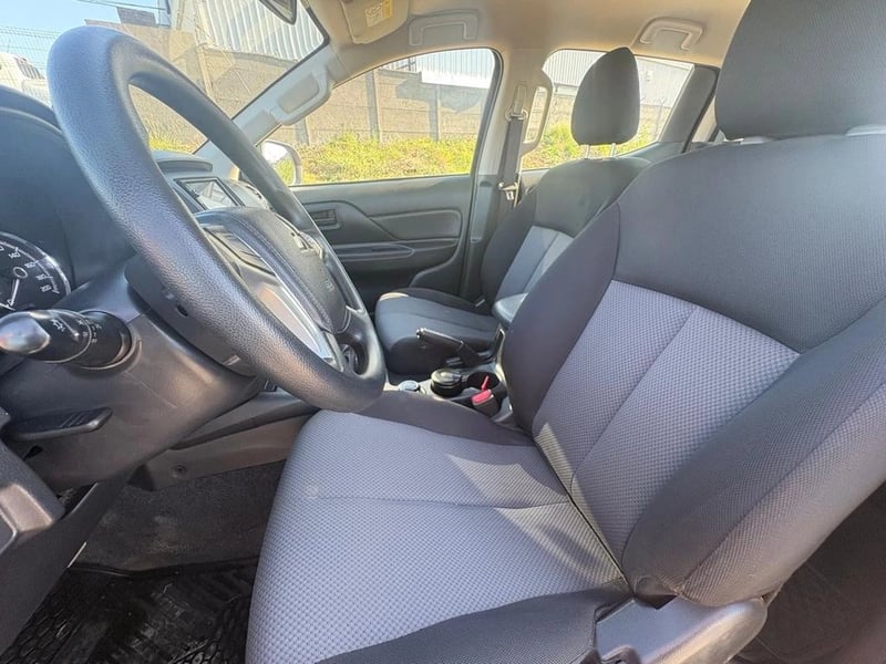 Mitsubishi L200 KATANA CRT 4X4 2023 - Imagen 8 de 11