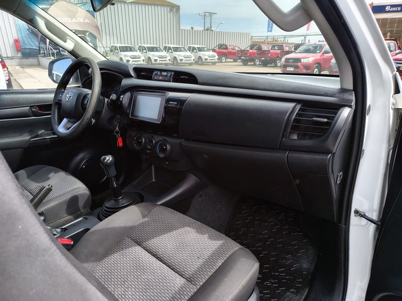 Toyota HILUX 2.4 Diesel 4x2 T/M 2021 - Imagen 16 de 18