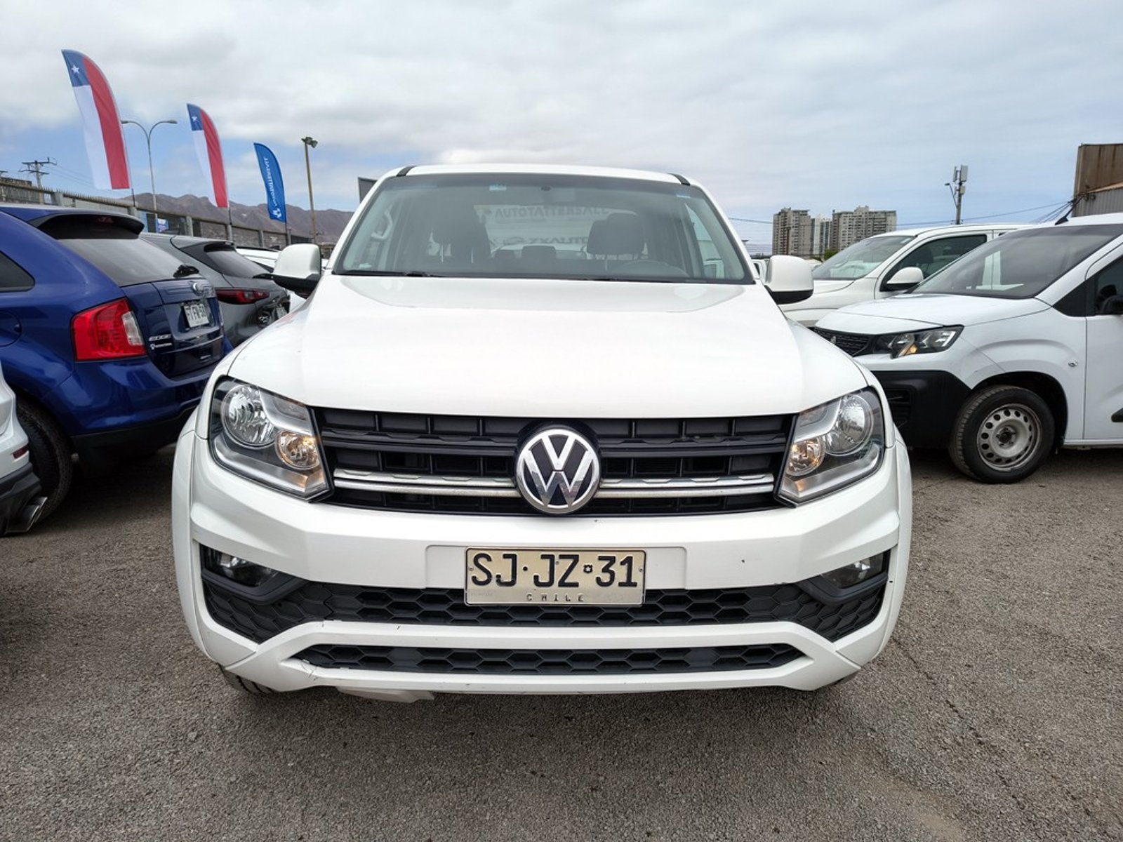 Volkswagen AMAROK 2.0 Diesel 4x2 T/M TRENDLINE 2023 - Foto 2 de 20