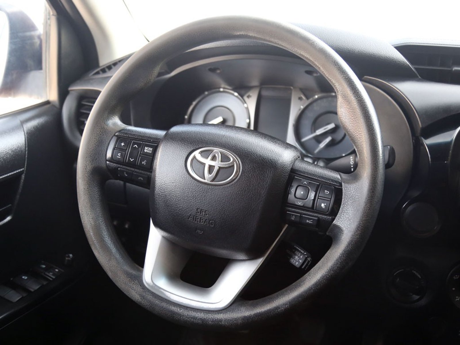 Toyota HILUX DX 4X4 2.4 2023 - Imagen 12 de 20