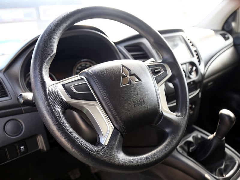 Mitsubishi L200 2.4 KATANA CRT DIESEL DOB. CAB. 4X4 MT 4P 2023 - Imagen 13 de 20