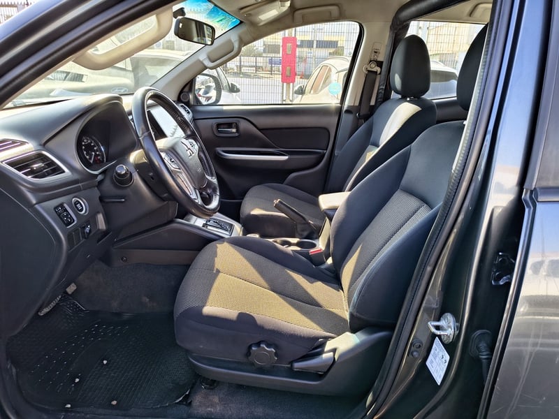 Mitsubishi L200 DAKAR 2.5 Diesel 4x4 T/A 2019 - Imagen 9 de 20