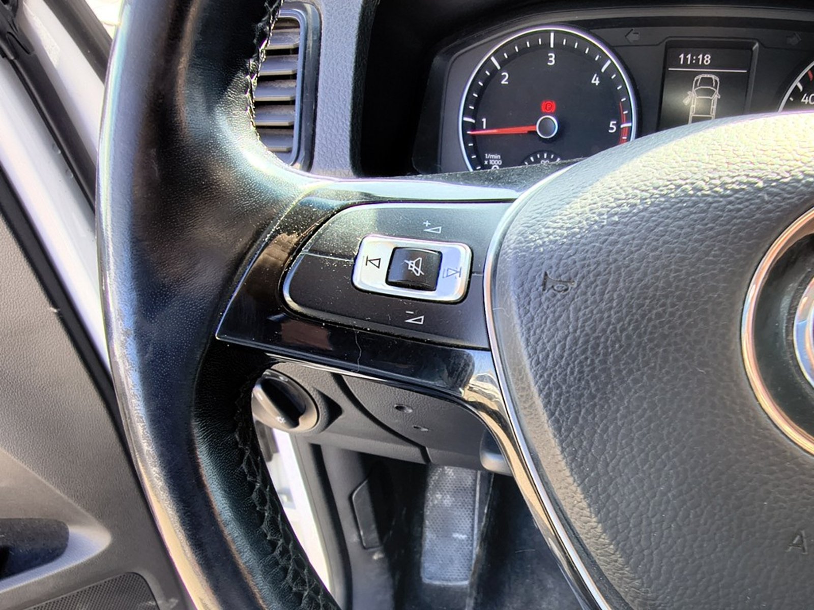 Volkswagen AMAROK AMAROK 2.0 Diesel 4x4 T/M 2023 - Imagen 12 de 20