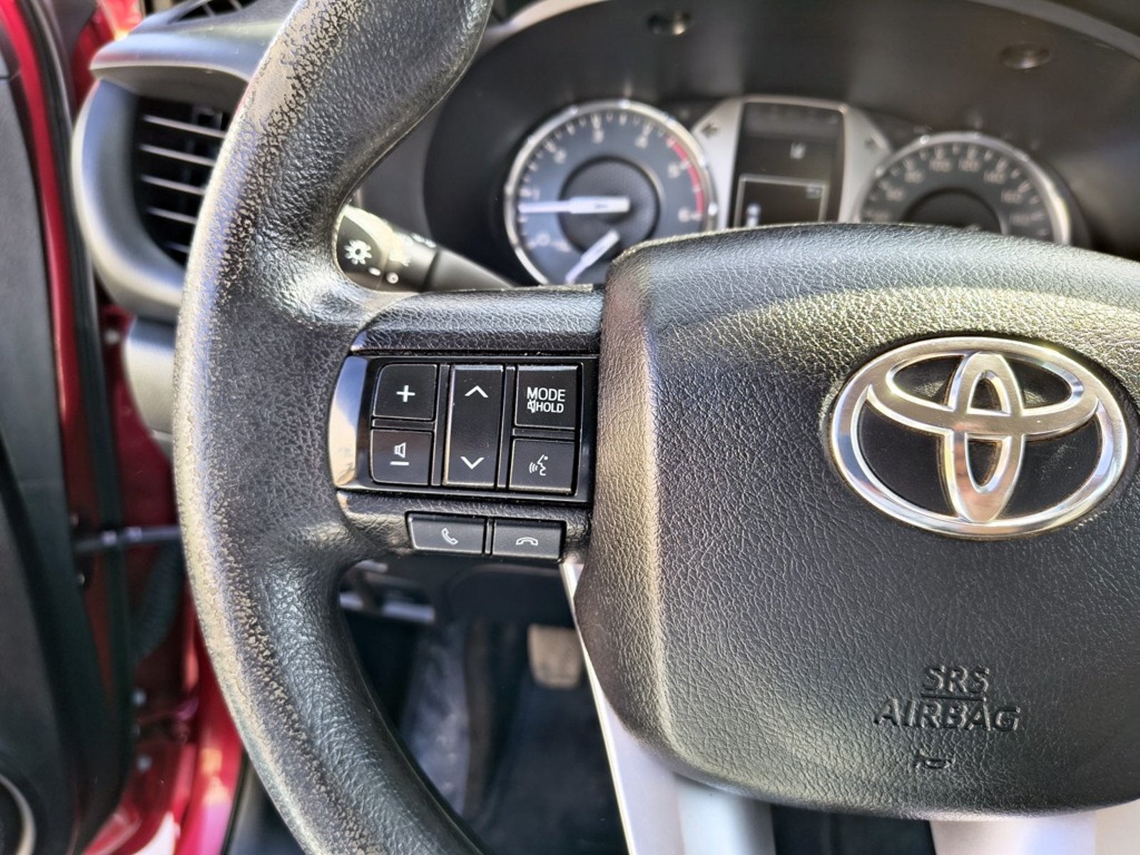 TOYOTA HILUX 2.4 DX 4X2 DIESEL MT 2023 - Imagen 11 de 18