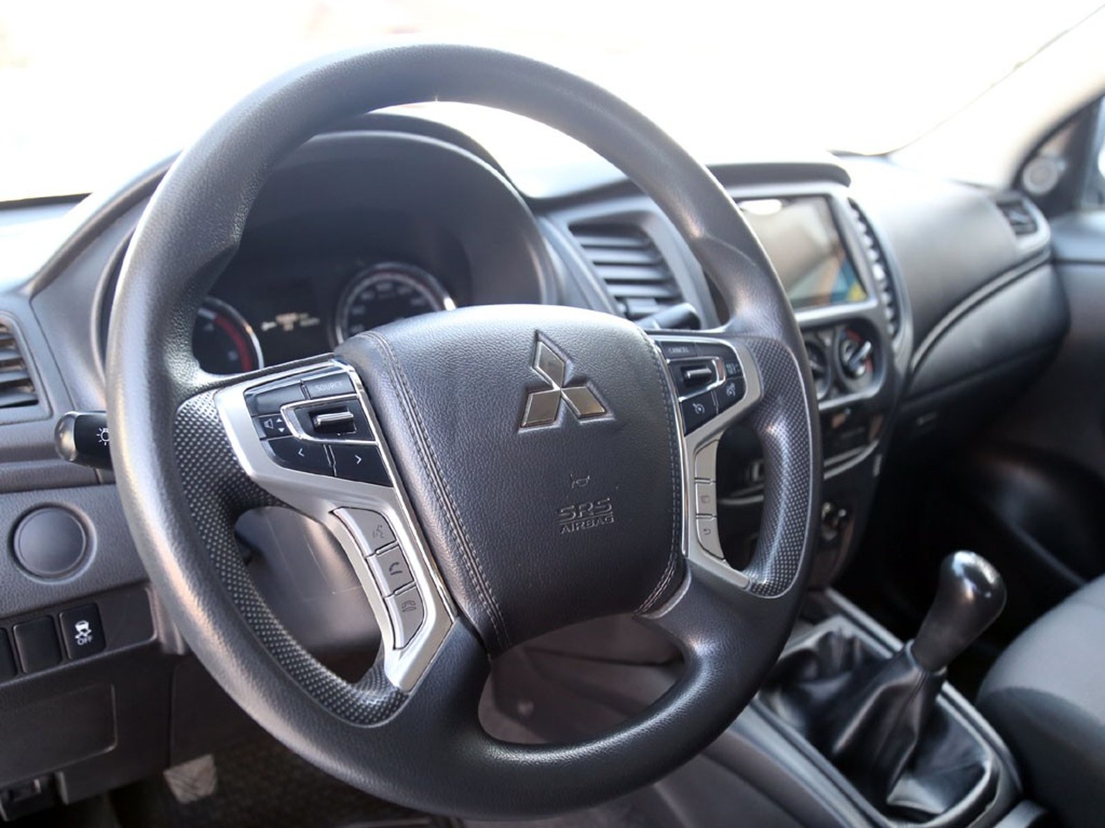 Mitsubishi L200 2.2T KATANA CRT 4X4 MT 2024 - Imagen 12 de 20