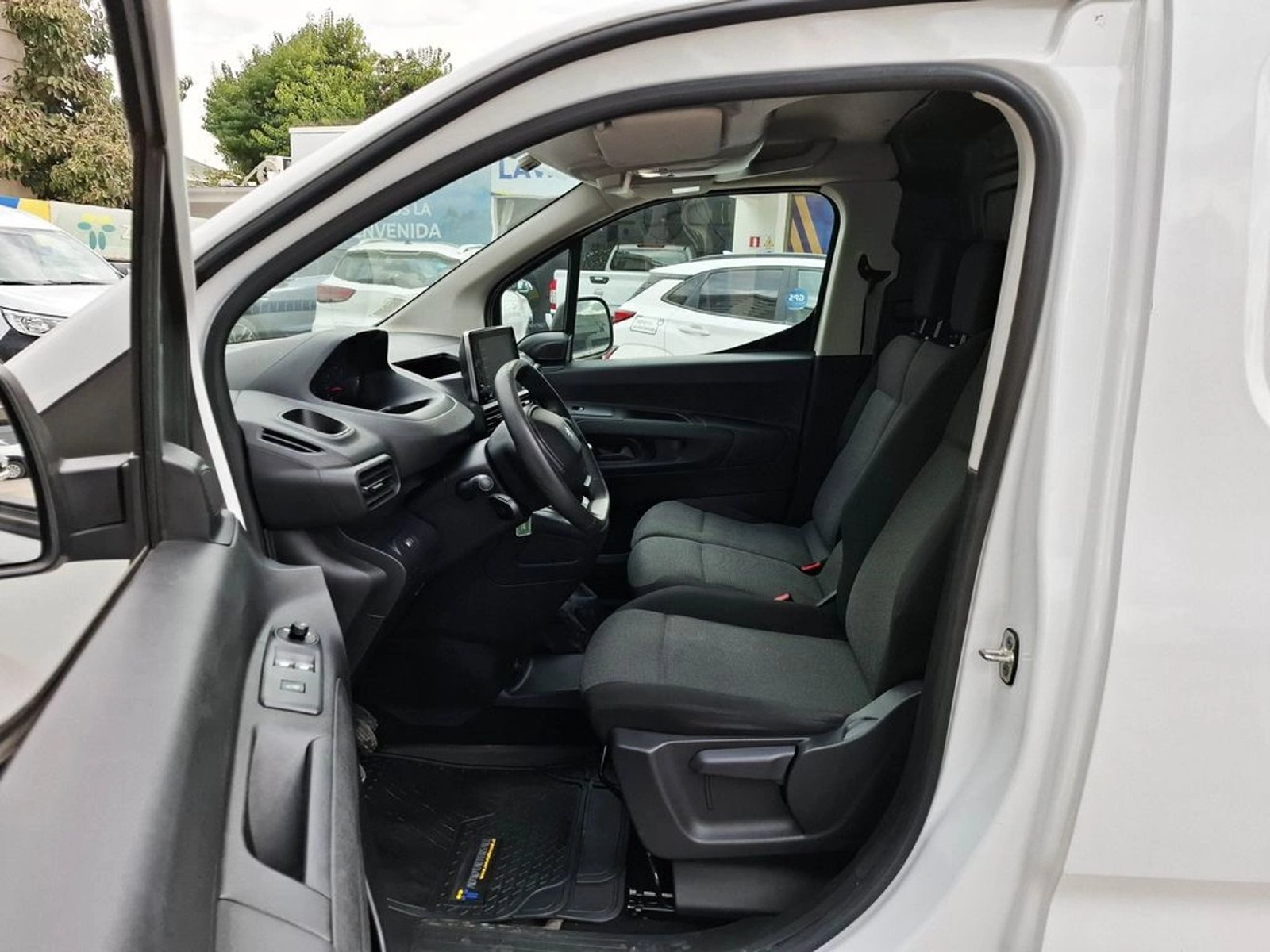 PEUGEOT PARTNER L1 1.5 HDI 2024 - Imagen 10 de 17