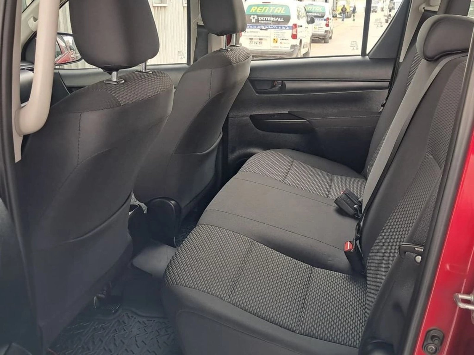 Toyota HILUX 2.4 DX 4X2 MT 2023 - Imagen 14 de 19