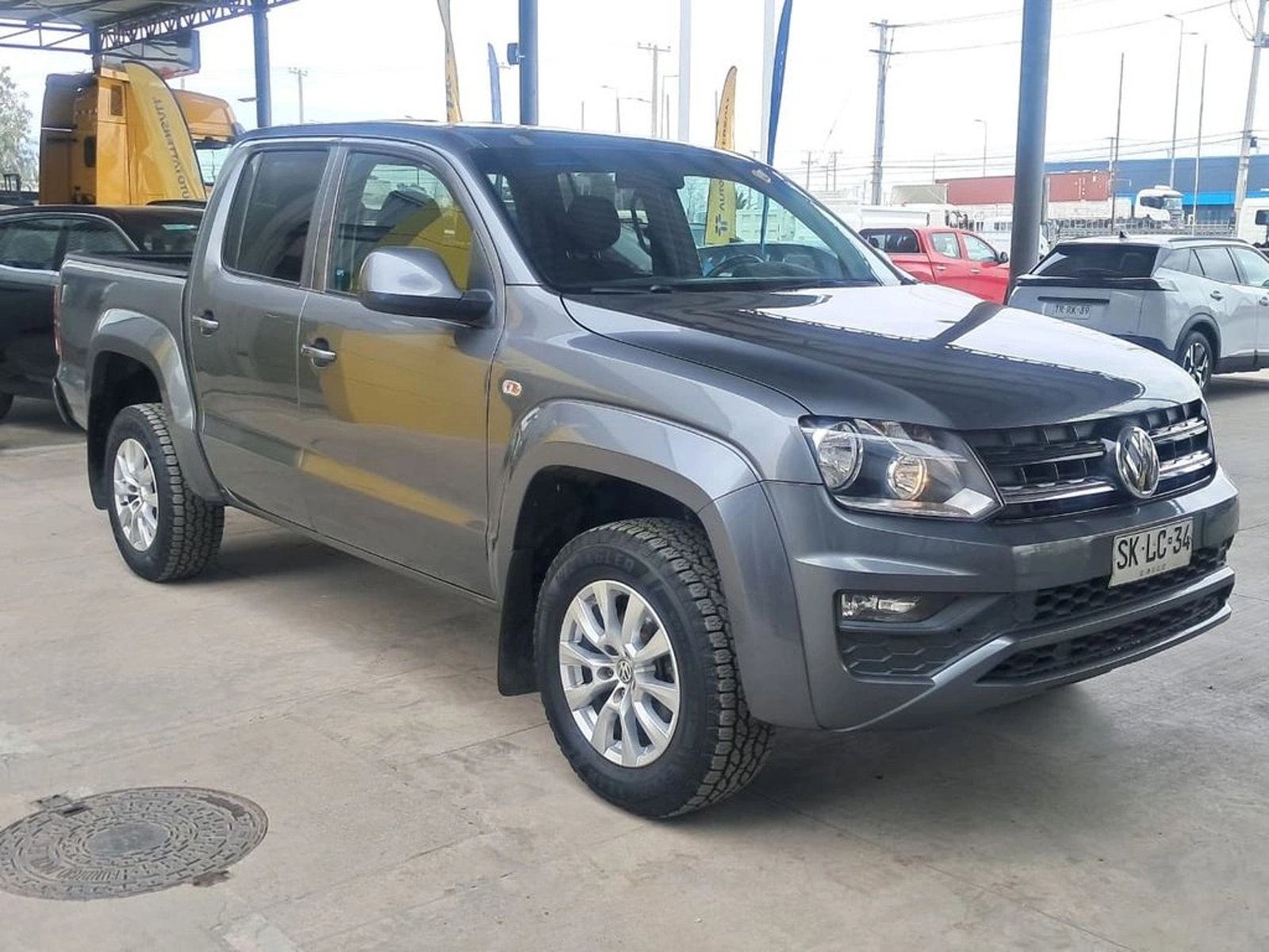 Volkswagen AMAROK TRENDLINE 2.0 4x2 MT 2023 - Foto 4 de 20