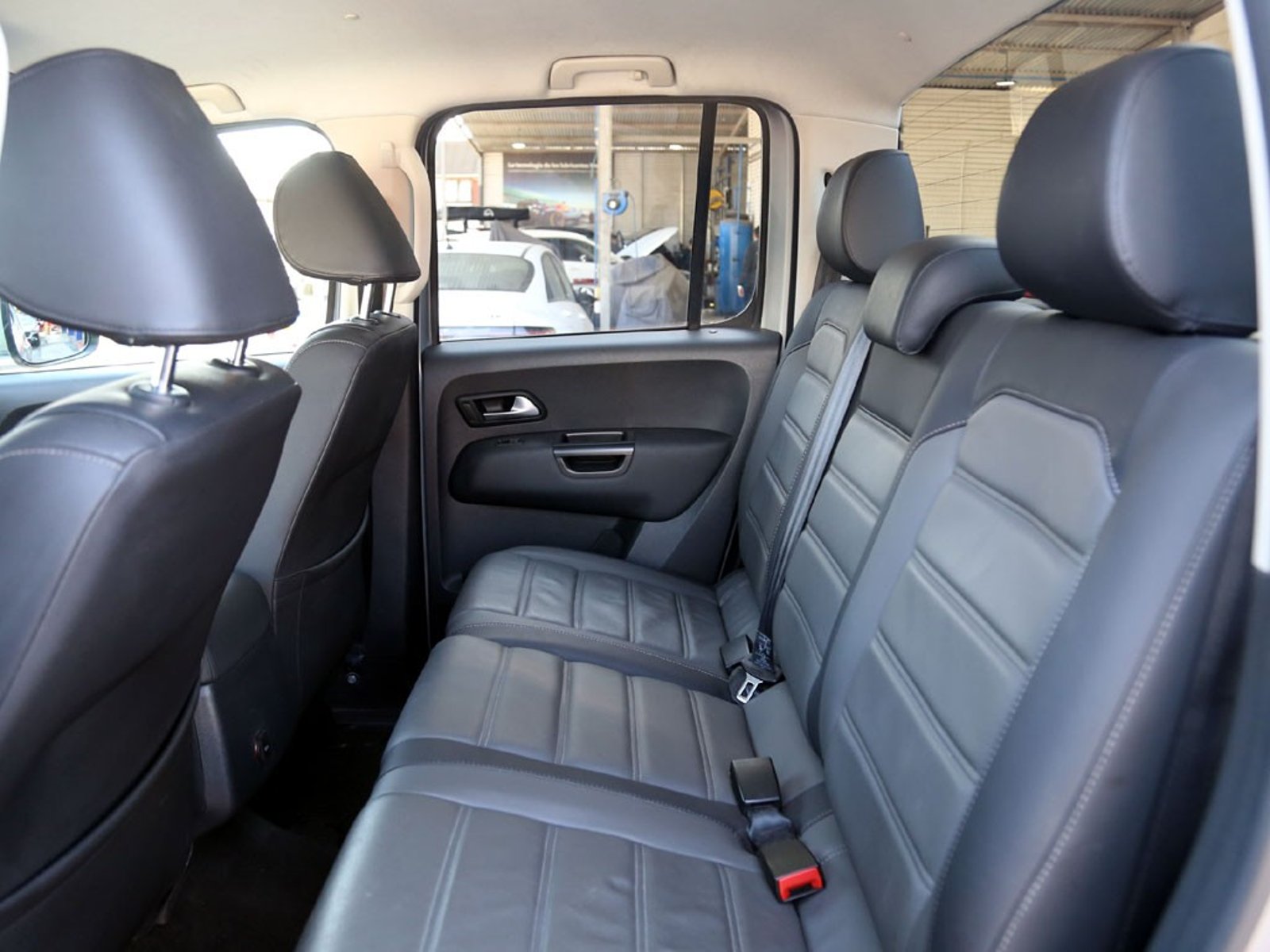 Volkswagen AMAROK 2.0 HIGHLINE DIESEL 4X4 DOB. CAB. AT 4P 2023 - Imagen 19 de 20