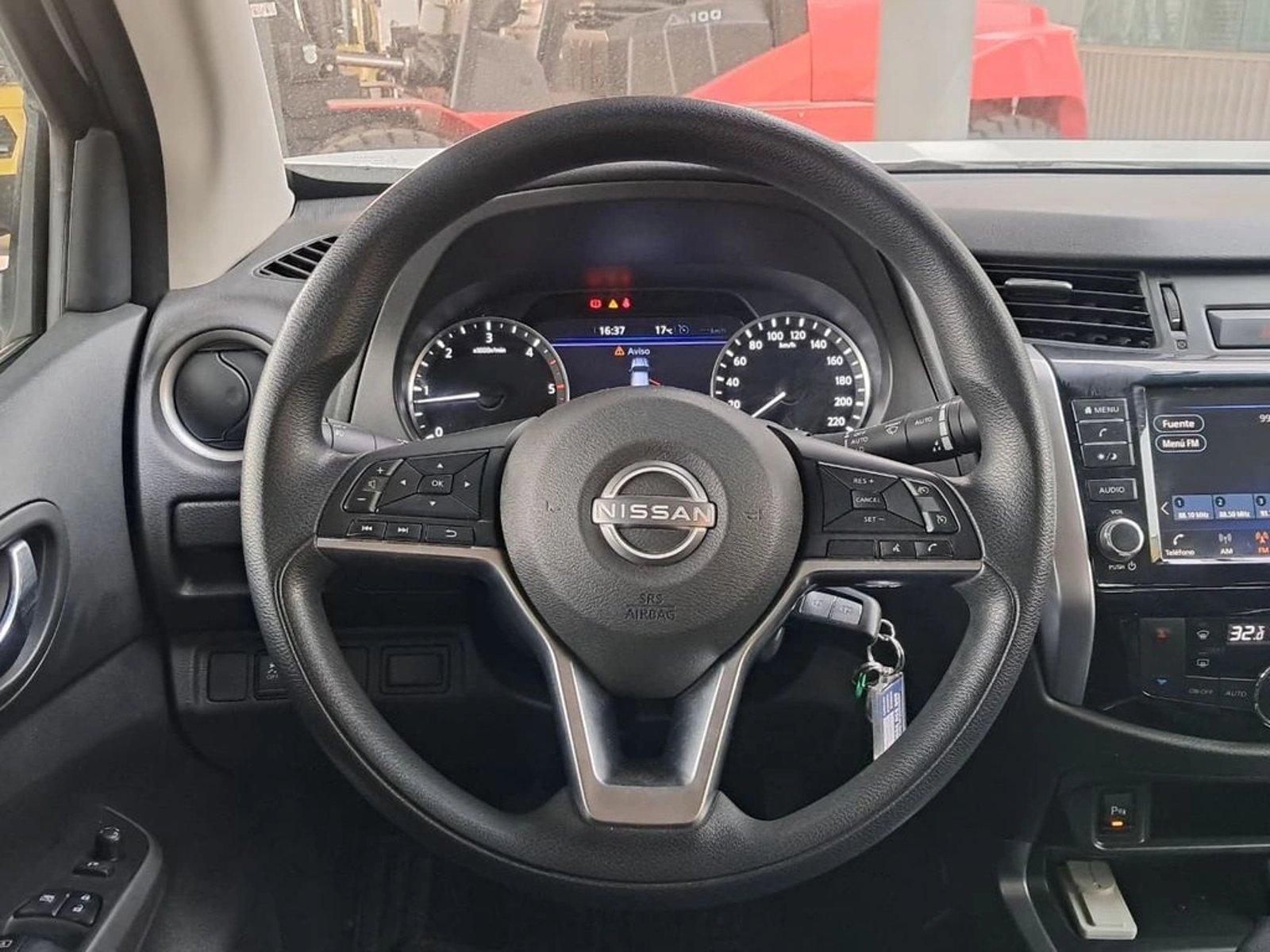 Nissan NAVARA 2.3 XE DC 4X2 MT 2024 - Imagen 18 de 20