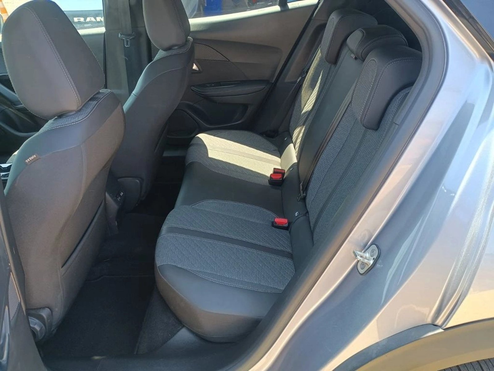 PEUGEOT 2008 ALLURE 1.5 DIESEL AT 2025 - Imagen 11 de 16