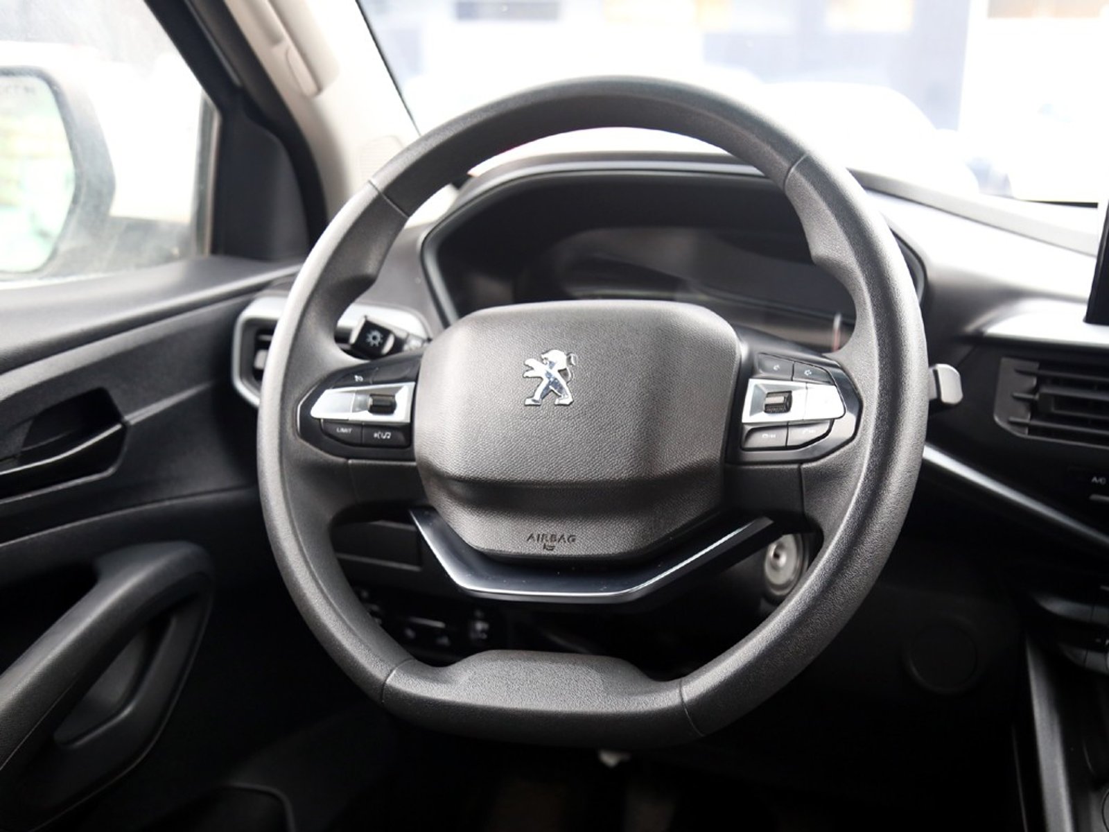 PEUGEOT LANDTREK 1.9 HDI 150 2023 - Imagen 15 de 20