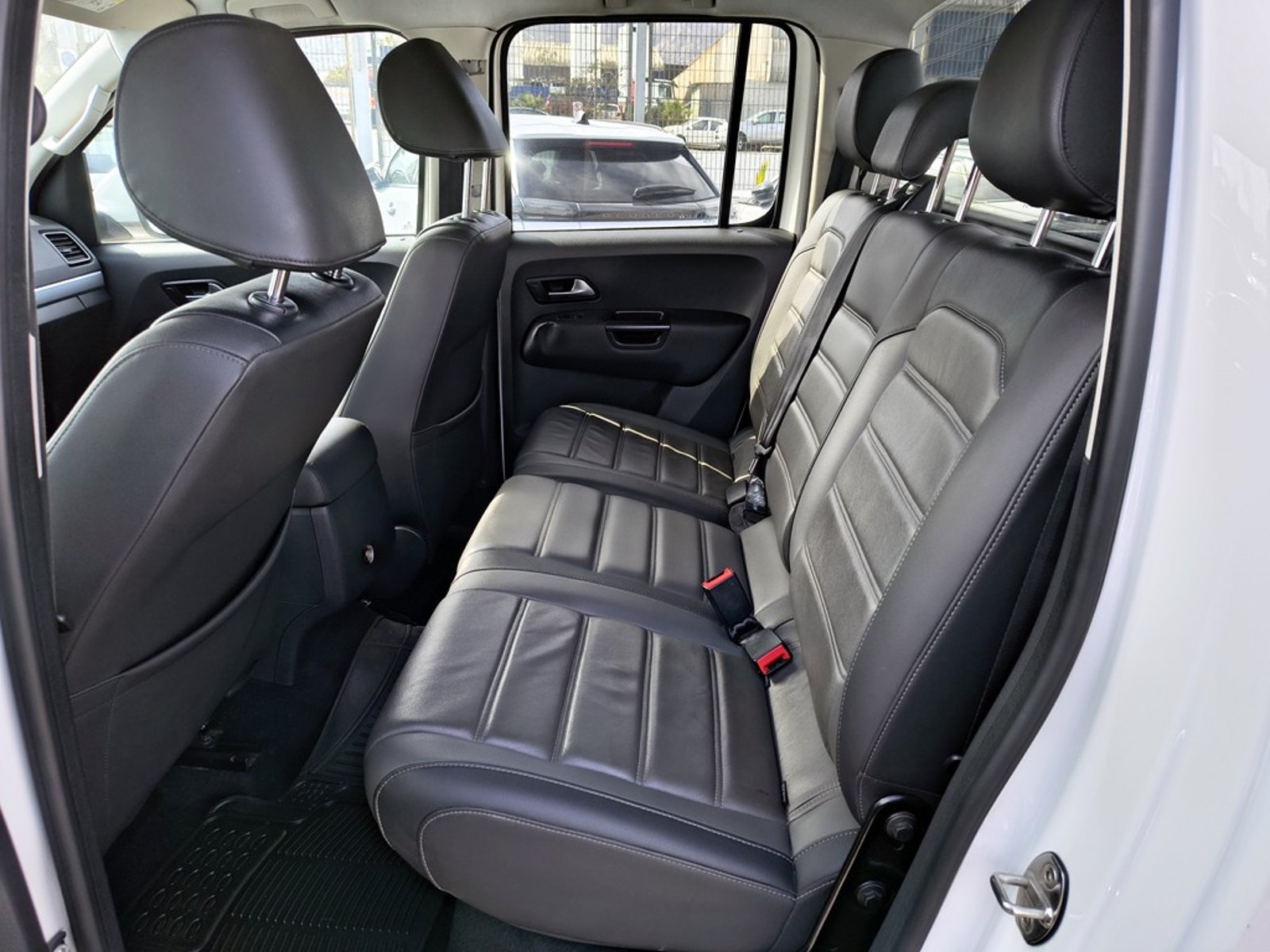 VOLKSWAGEN AMAROK 2.0 Highline AT 4X4 2023 - Imagen 15 de 20