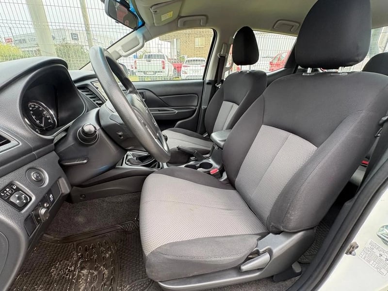 Mitsubishi L200 KATANA CR 4X2 2023 - Imagen 9 de 11