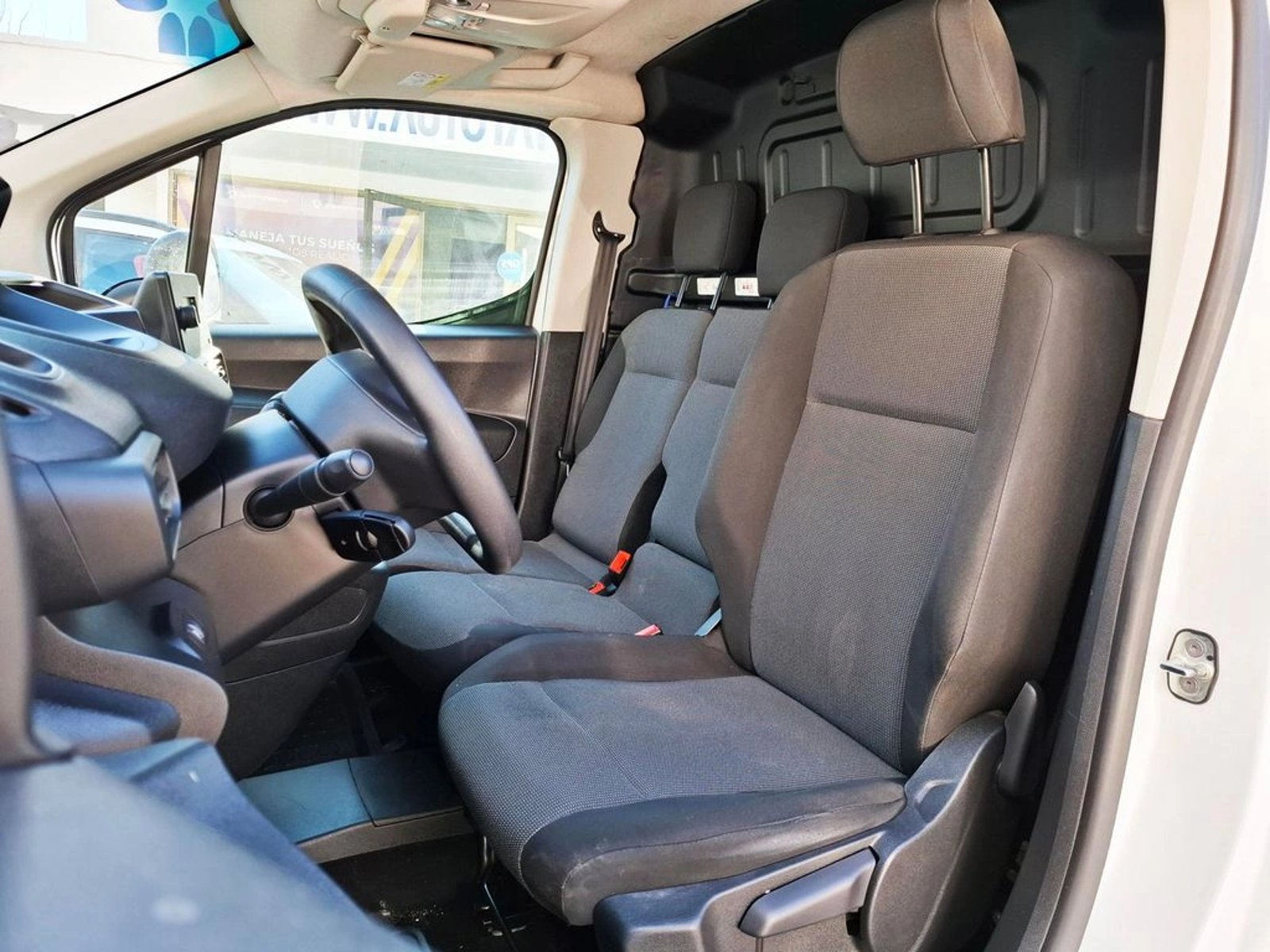 PEUGEOT PARTNER 1.5 2023 - Imagen 16 de 20