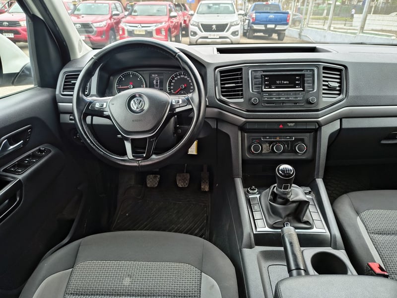 Volkswagen AMAROK 2.0 Diesel 4x2 T/M TRENDLINE 2023 - Imagen 12 de 20