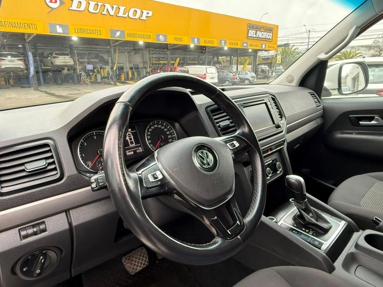 Volkswagen AMAROK 2.0 COMFORTLINE 4X4 AT 2023 - Imagen 9 de 12