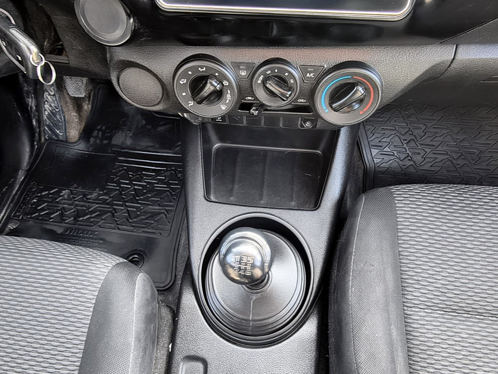 Toyota HILUX HILUX TSS 2.4 Diesel 4X2 T/M 2021 - Imagen 17 de 20