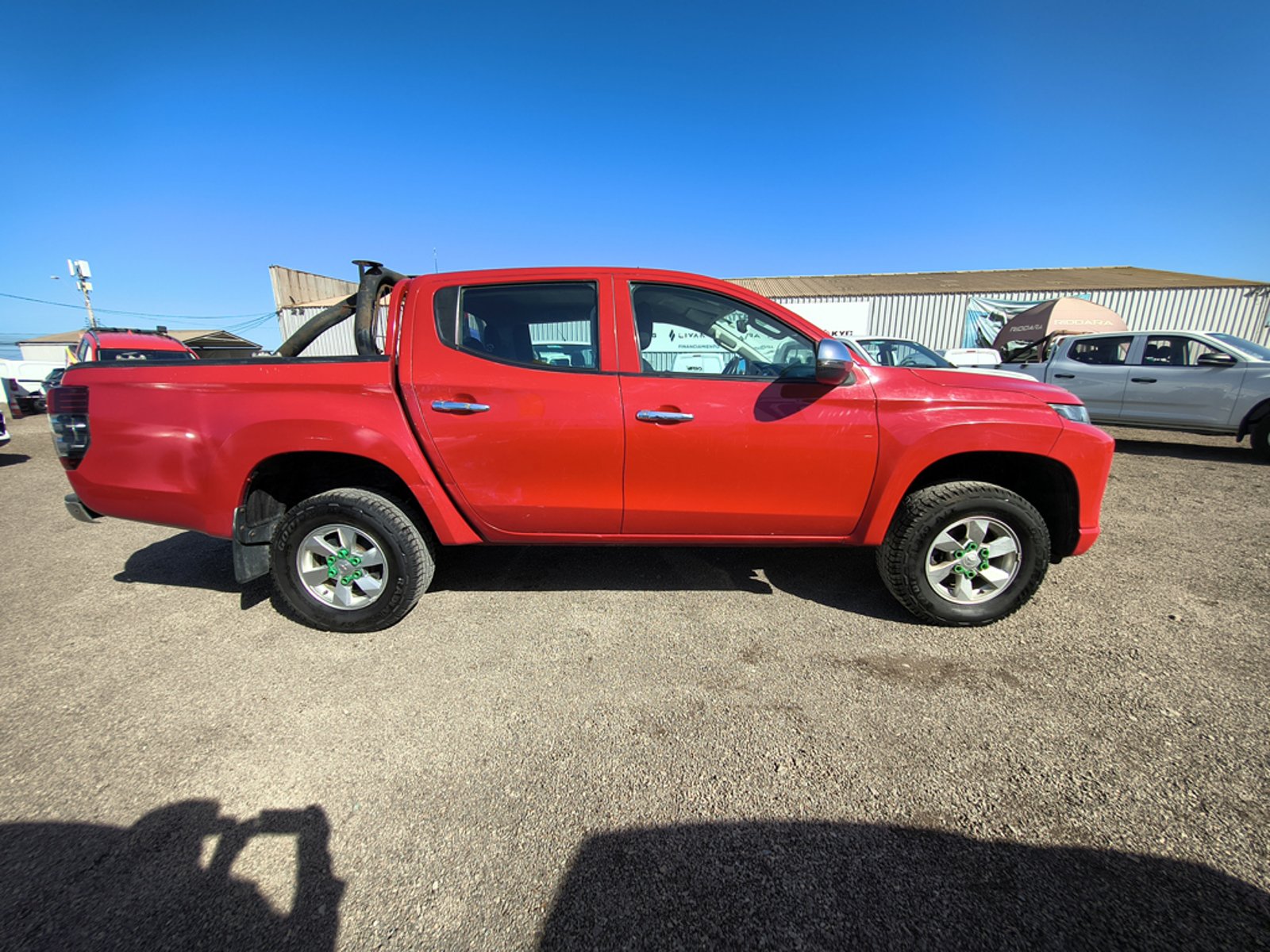 Mitsubishi L200 L200 KATANA 2.4 Diesel 4x2 T/M 2022 - Imagen 4 de 19