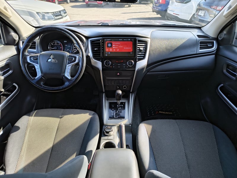 Mitsubishi L200 DAKAR 2.5 Diesel 4x4 T/A 2019 - Imagen 17 de 20