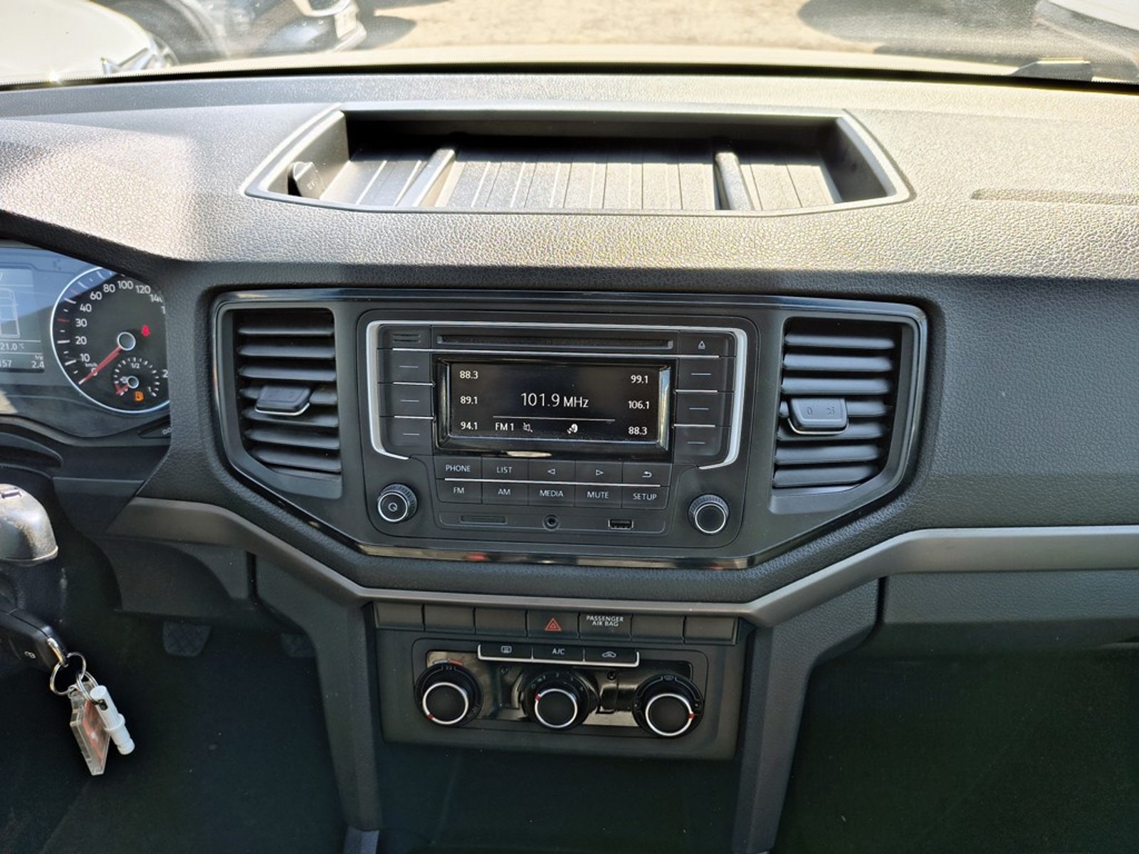 VOLKSWAGEN AMAROK 2.0 TRENDLINE 4X4 2023 - Imagen 18 de 20