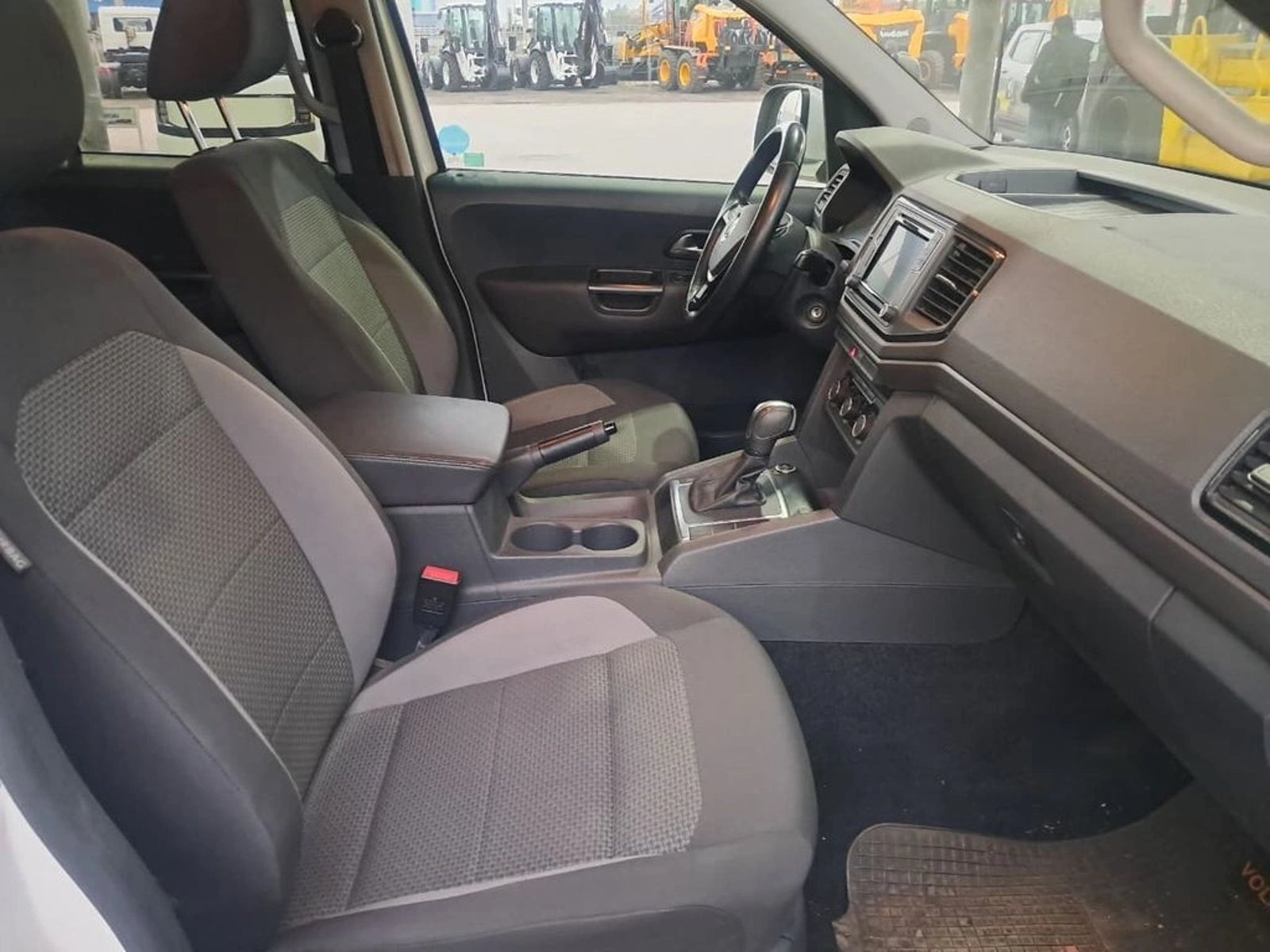 Volkswagen AMAROK 2.0 COMFORTLINE 4X4 AT 2022 - Imagen 14 de 20