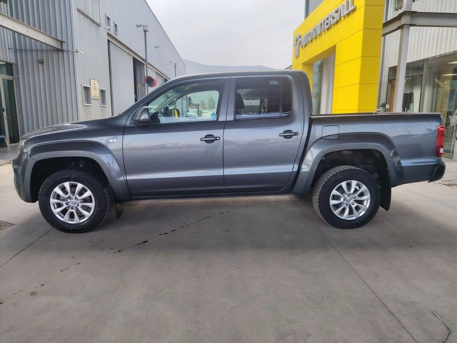 Volkswagen AMAROK 2.0 TRENDLINE DIESEL DOB. CAB. 4X2 MT 4P 2023 - Imagen 5 de 16