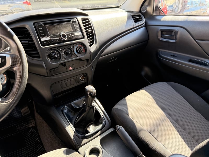 Mitsubishi L200 KATANA CR 2.4 4X2 2022 - Imagen 15 de 20