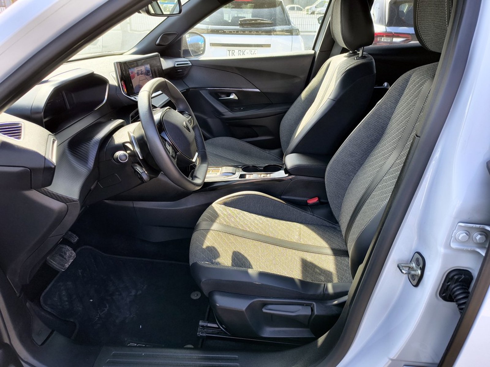 PEUGEOT 2008 1.5 Diesel 4x2 T/A Allure 2025 - Imagen 10 de 20