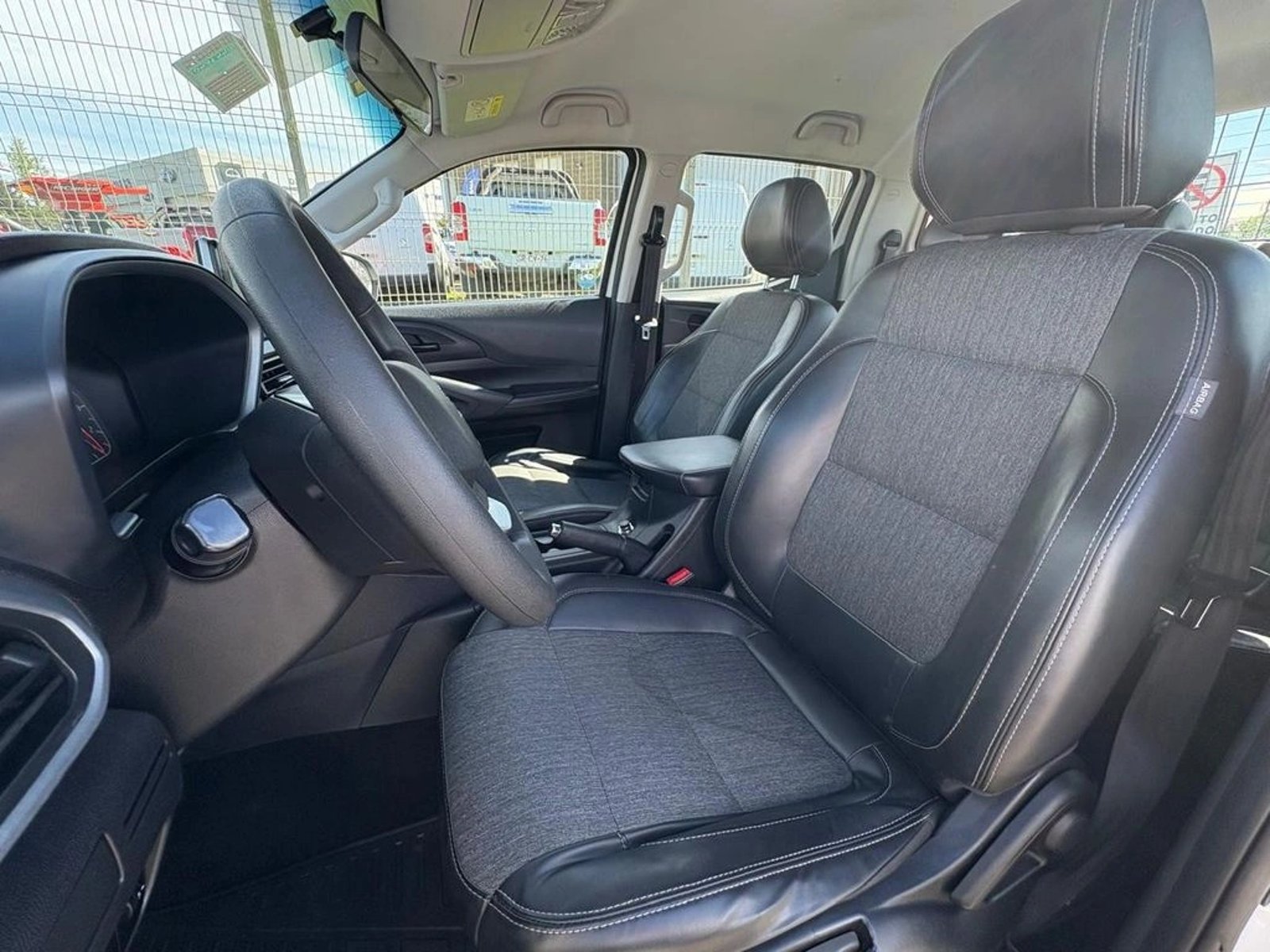 PEUGEOT LANDTREK 4X2 1.9 MT 2023 - Imagen 8 de 12