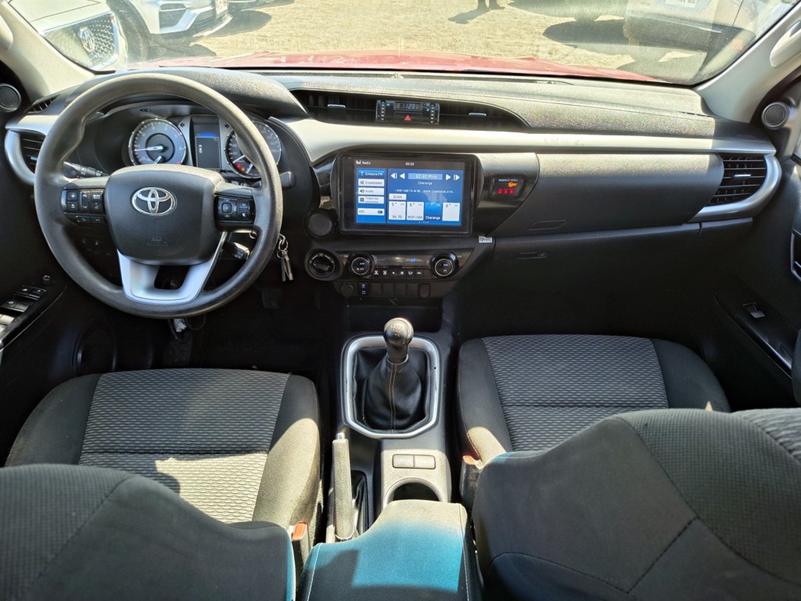TOYOTA HILUX 2.8 SR Diesel 4X4 T/M 2022 - Imagen 14 de 18