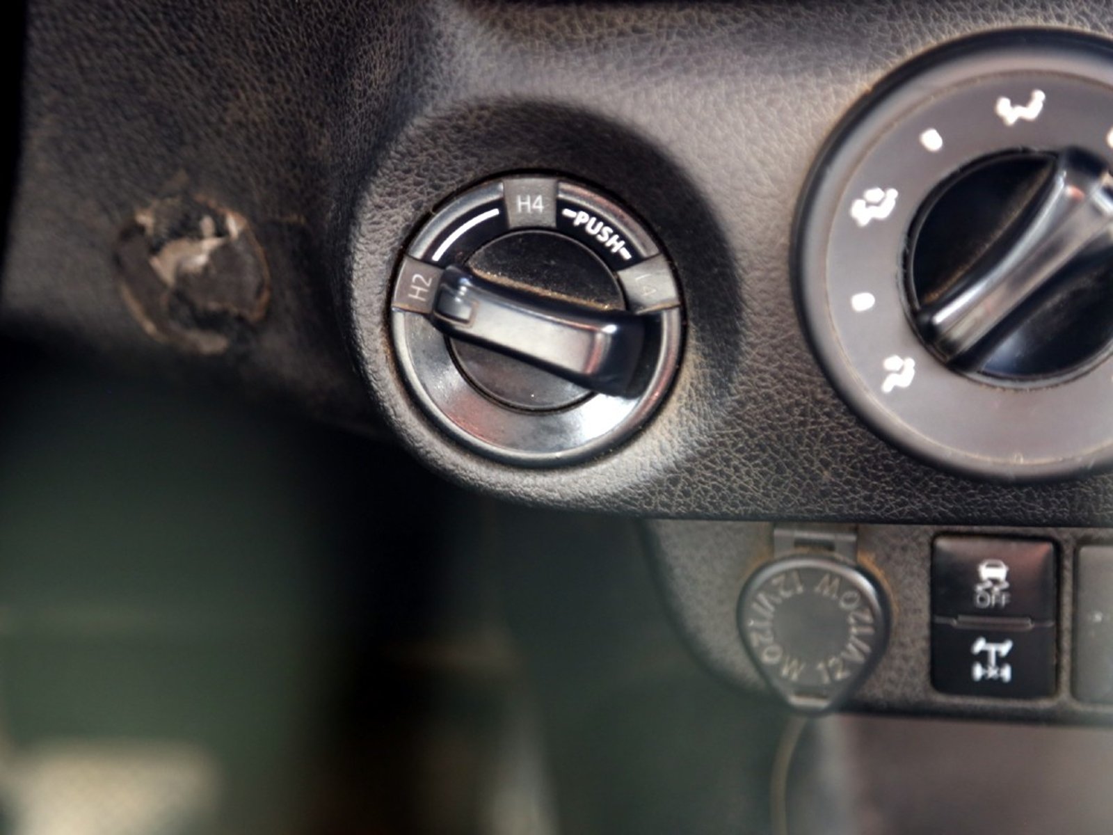 Toyota HILUX 2.4 DX 4x4 MT 2023 - Imagen 17 de 20