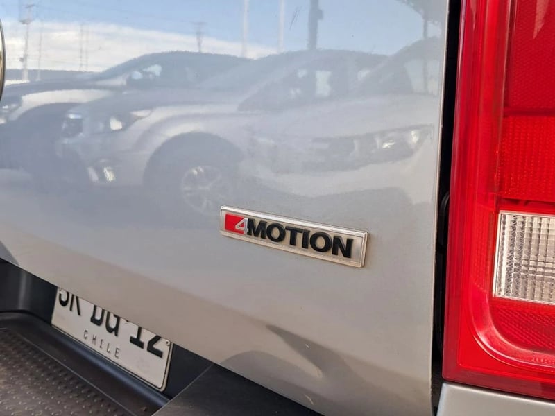 Volkswagen AMAROK COMFORTLINE 2.0 AT 4X4 2023 - Imagen 12 de 20