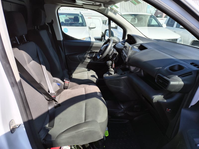 Peugeot PARTNER L1 1.5 Diesel 4X2 T/M 2023 - Imagen 14 de 16