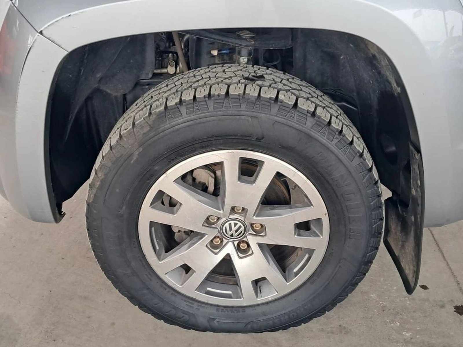 Volkswagen AMAROK COMFORTLINE 4X4 DC AT 2023 - Imagen 11 de 20
