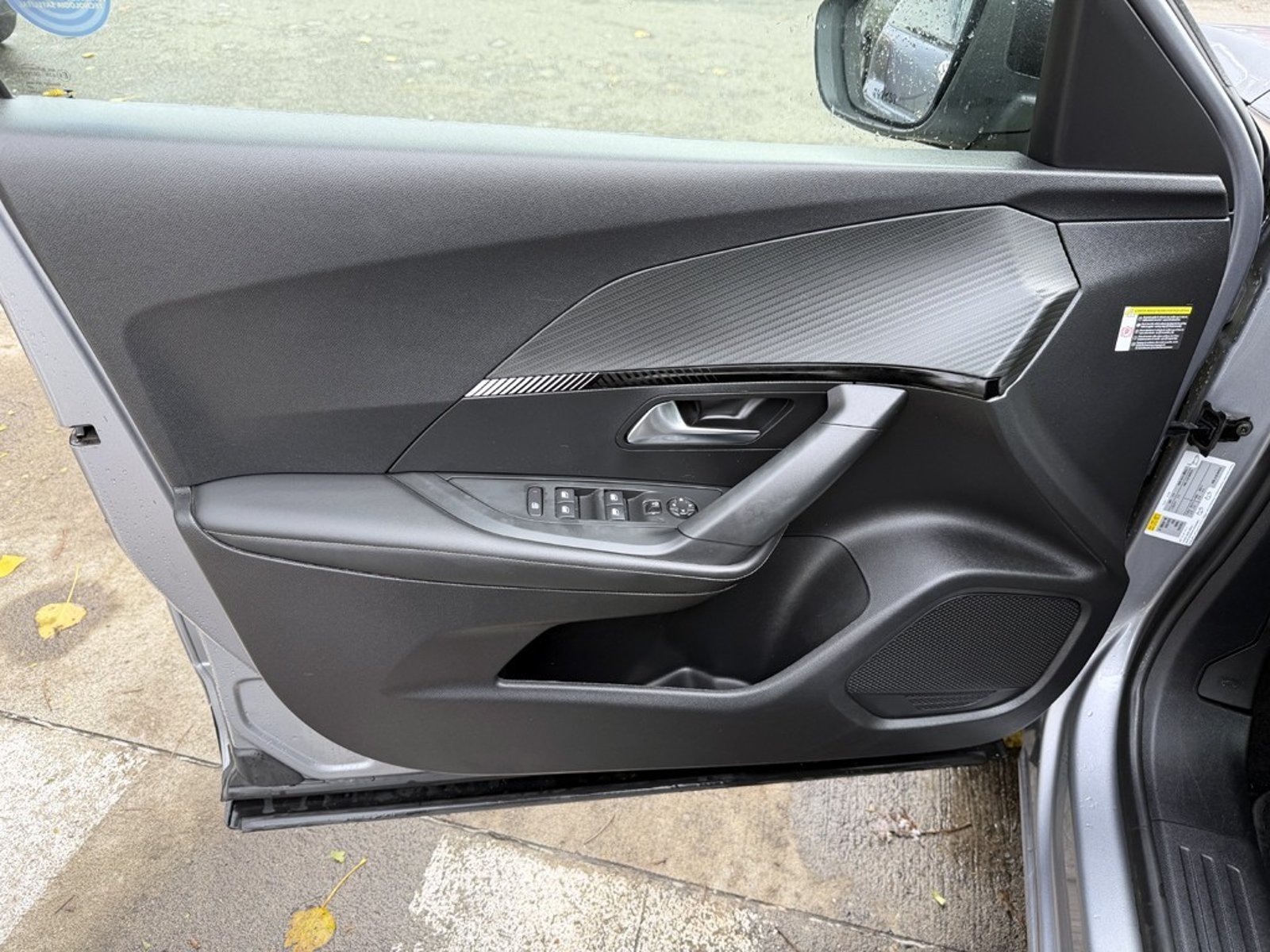 Peugeot 2008 1.5 ALLURE PACK  DIESEL AT 2025 - Imagen 9 de 20