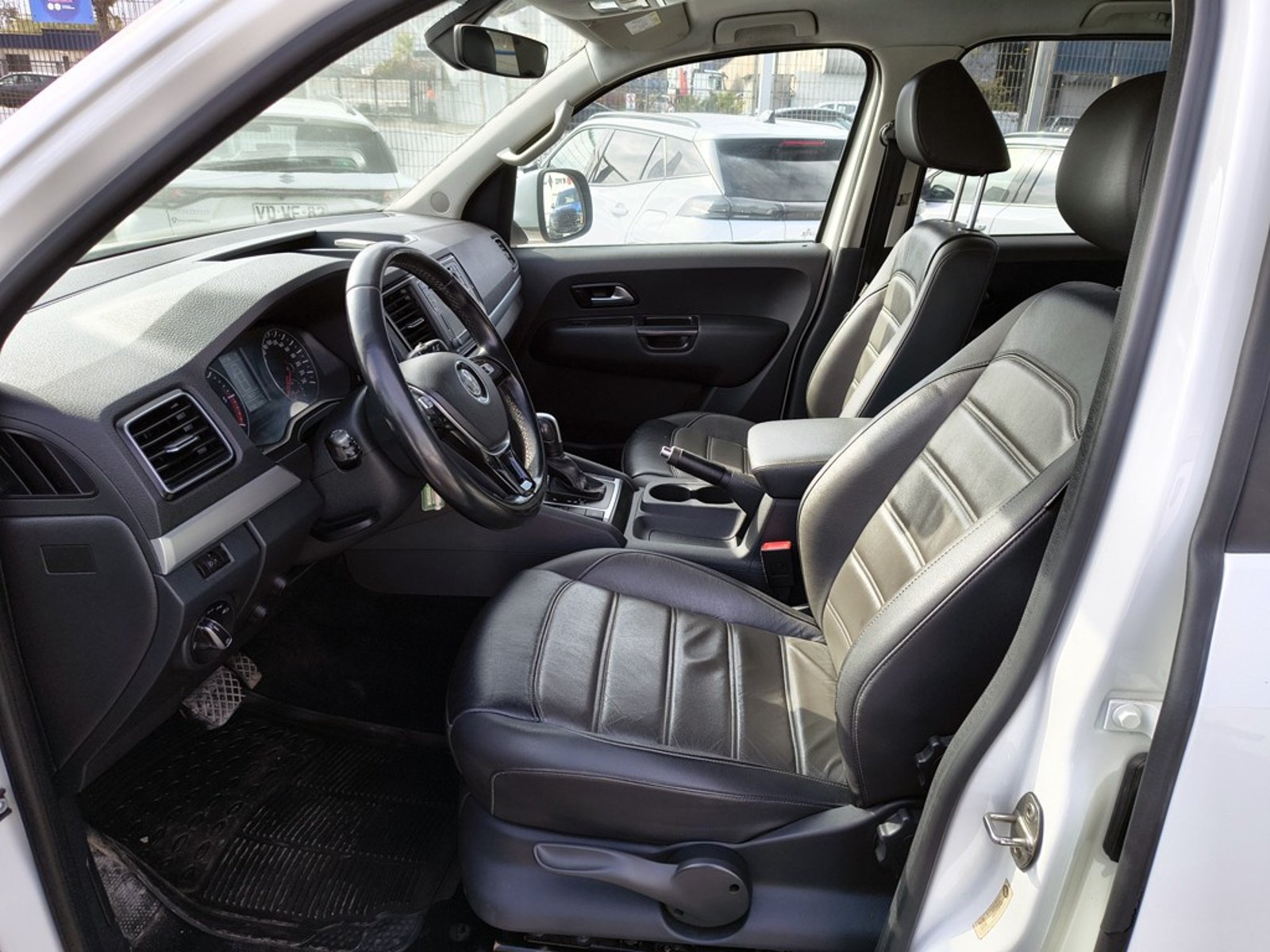 VOLKSWAGEN AMAROK 2.0 Highline AT 4X4 2023 - Imagen 10 de 20