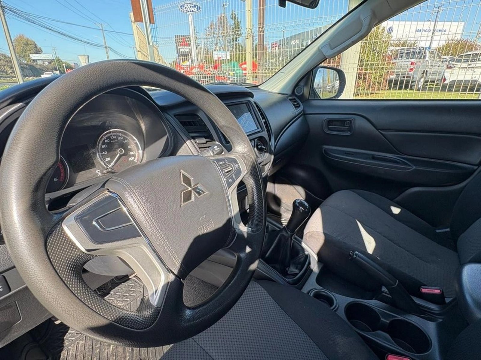 MITSUBISHI L200 KATANA CR 4X2 2023 - Imagen 8 de 12